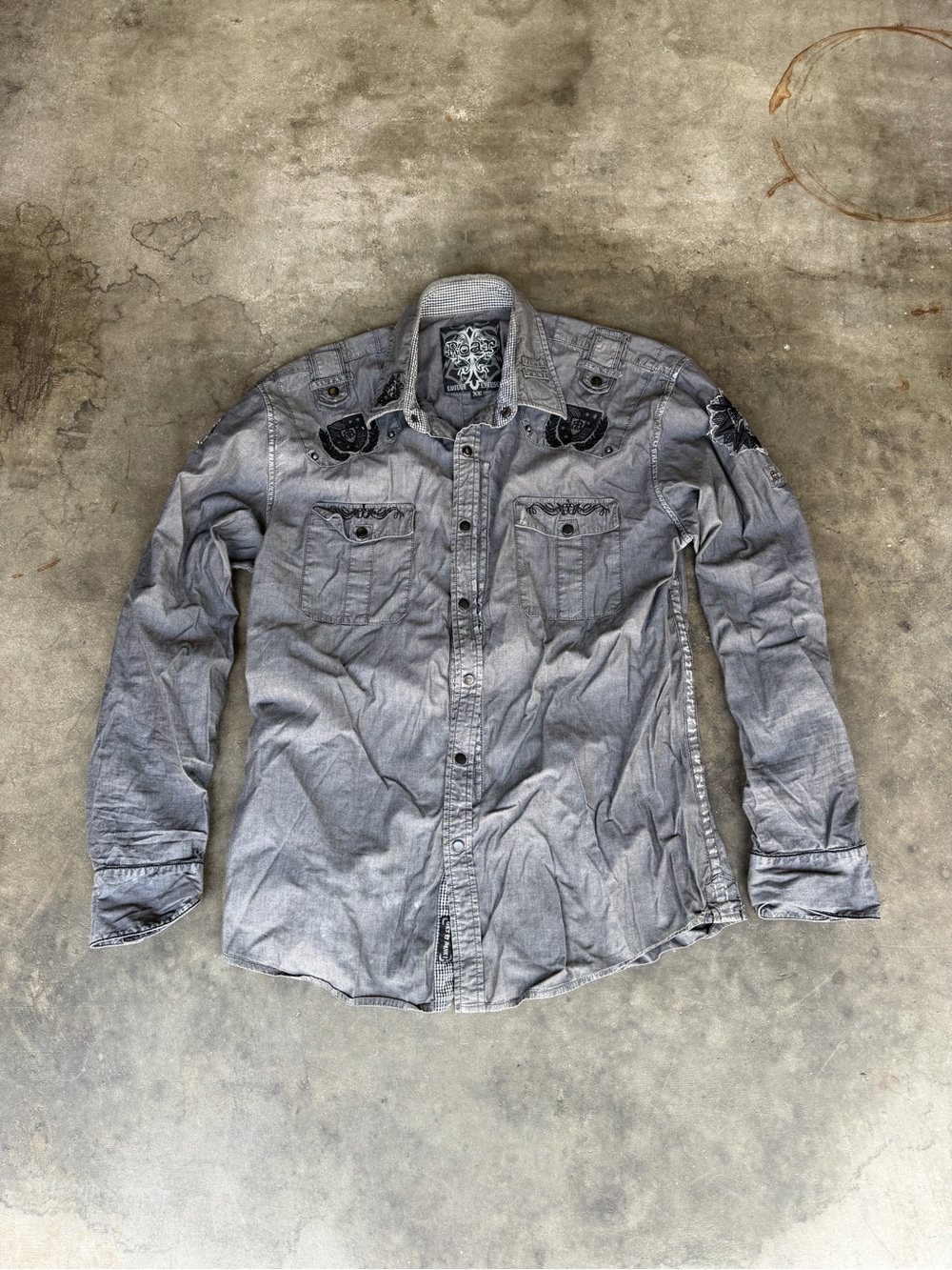 Roar Mens XL Black Embroidered Shield Affliction Style Button-Up Shirt Y2K